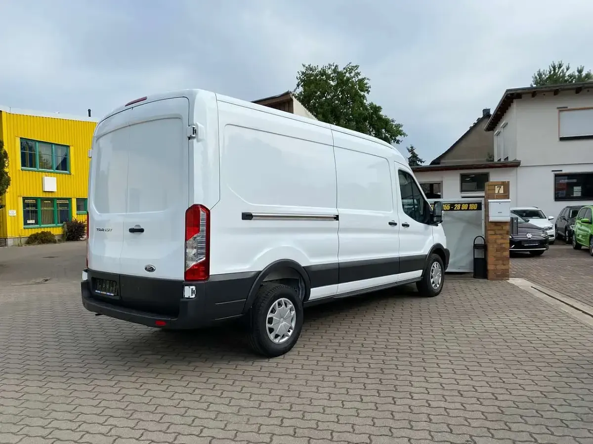 Gebraucht Ford Transit Trend 131 PS (96 kW) 2019 Frostweiß Van