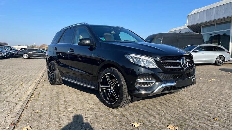 Gebraucht Mercedes GLE250 204 PS (150 kW) 2016 Schwarz SUV