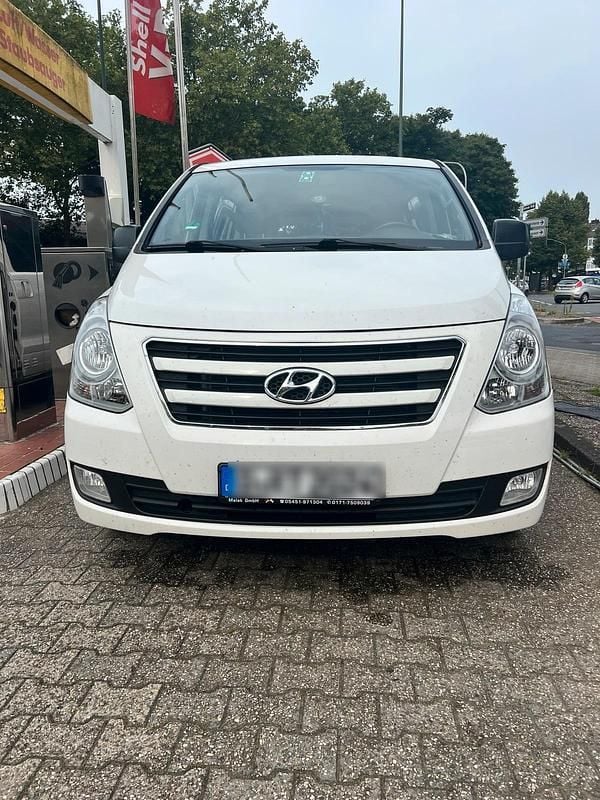 Weiß Gebraucht 2016 Hyundai H-1 Van / Kleinbus | 14.500 € - Bild 1/4