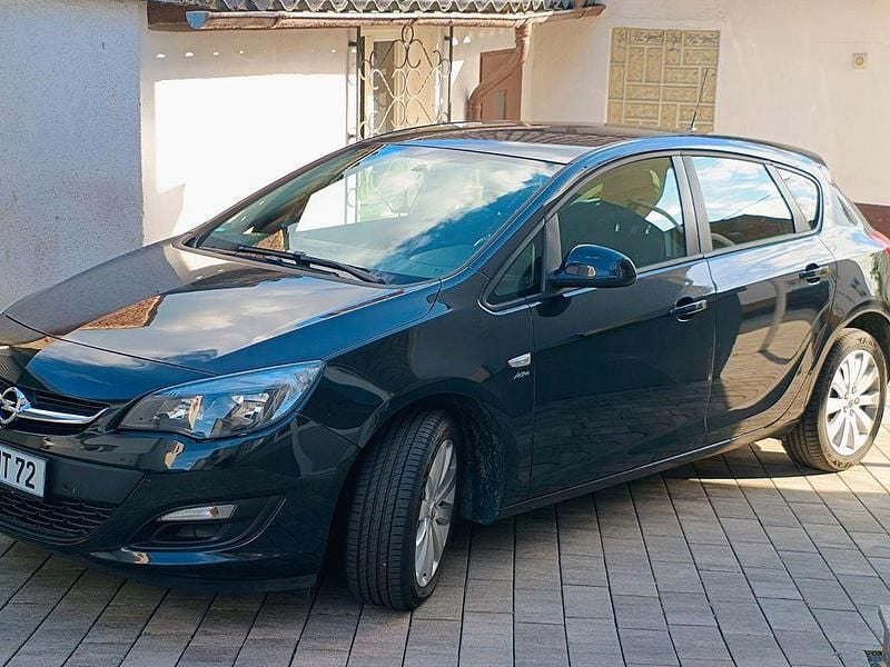 Gebraucht Opel Astra Active 140 PS (102 kW) 2013 Schwarz Limousine