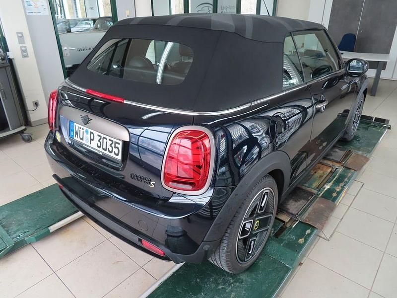 Gebraucht Mini Cooper S 75 kW (102 PS) 2023 Schwarz Kleinwagen