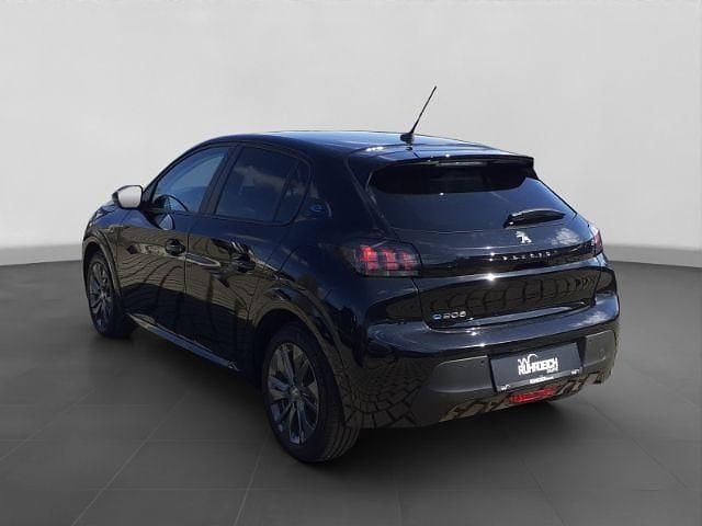 Gebraucht Peugeot 208 Active 100 kW (136 PS) 2022 Noir perla nera Kleinwagen