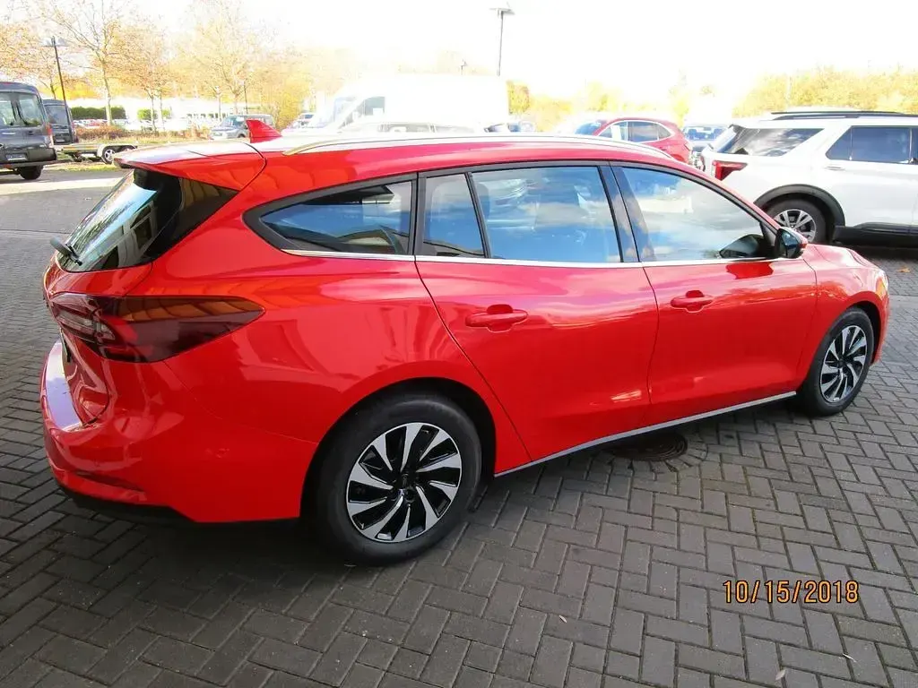 Gebraucht Ford Focus Titanium 116 PS (85 kW) 2023 Rot Limousine