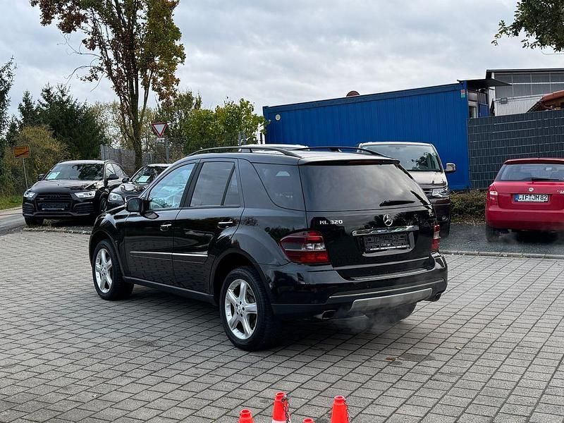 Gebraucht Mercedes ML320 224 PS (164 kW) 2006 Schwarz SUV