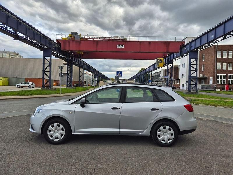 Silber Gebraucht 2017 Seat Ibiza Reference Limousine | 7.390 € (Fairer Preis) - Bild 1/4