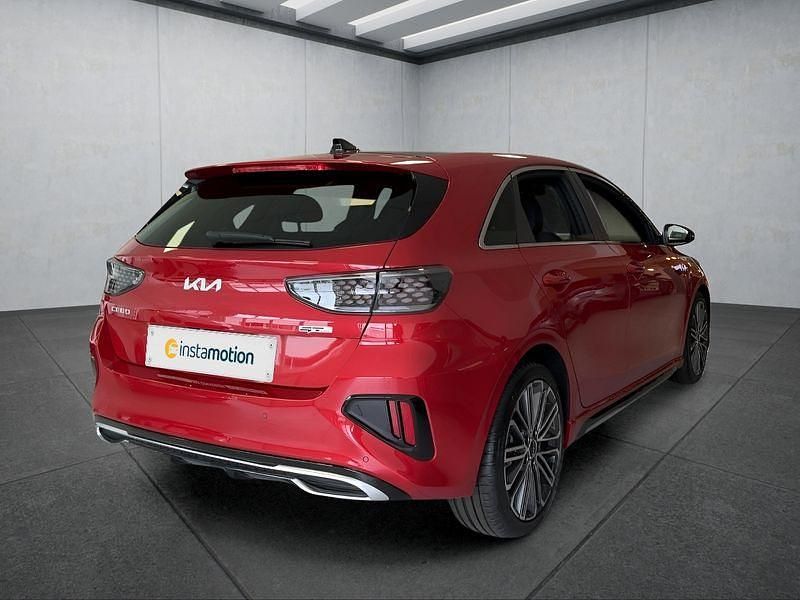 Rot Neu 2025 Kia Ceed GT-Line Kleinwagen | 35.599 € (Teuer) - Bild 1/4