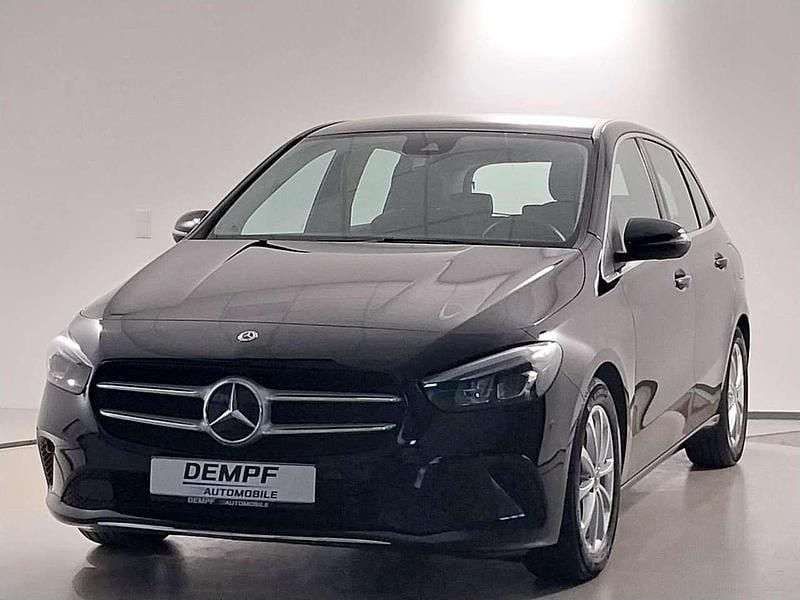 Schwarz Gebraucht 2020 Mercedes B220 Progressive Van / Kleinbus | 23.980 € (Guter Preis) - Bild 1/4