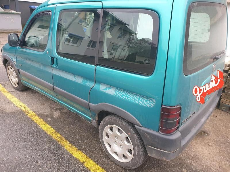 Gebraucht Peugeot Partner 90 PS (66 kW) 2001 Grün Van / Kleinbus