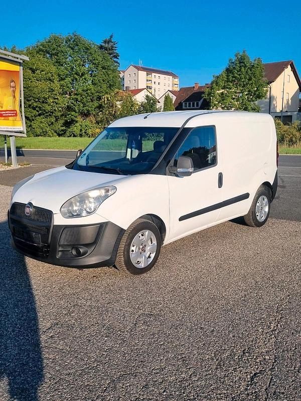 Weiß Gebraucht 2014 Fiat Doblò Van / Kleinbus | 3.500 € (Fairer Preis) - Bild 1/4