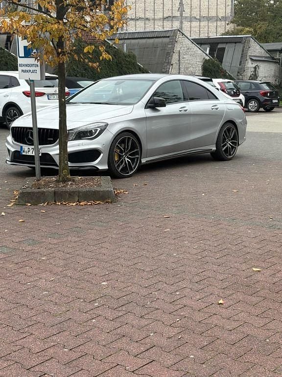 Silber Gebraucht 2013 Mercedes CLA250 AMG line Limousine | 15.599 € (Guter Preis) - Bild 1/4