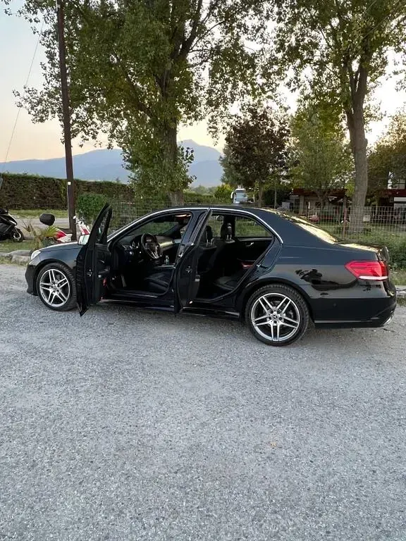 Używany Mercedes E300 Avantgarde 231 KM (169 kW) 2013 Czarny Sedan/Limuzyna