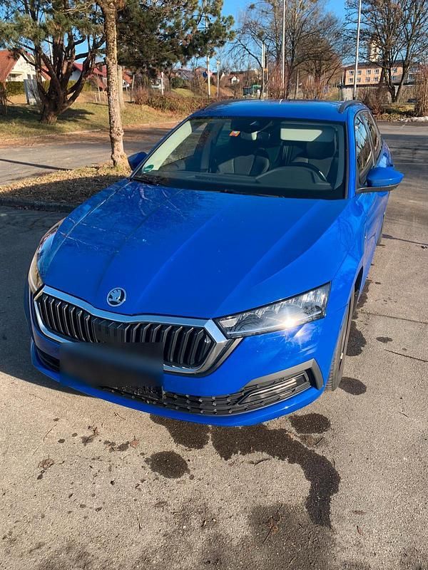 Blau Gebraucht 2021 Skoda Octavia Clever Kombi | 15.400 € (Superpreis) - Bild 1/4