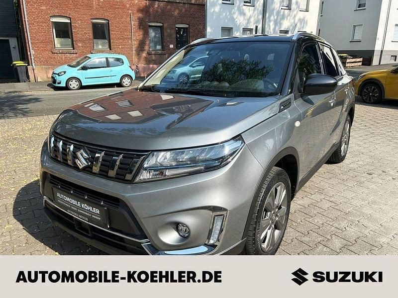 Grau Gebraucht 2022 Suzuki Vitara Comfort SUV | 20.580 € (Guter Preis) - Bild 1/4