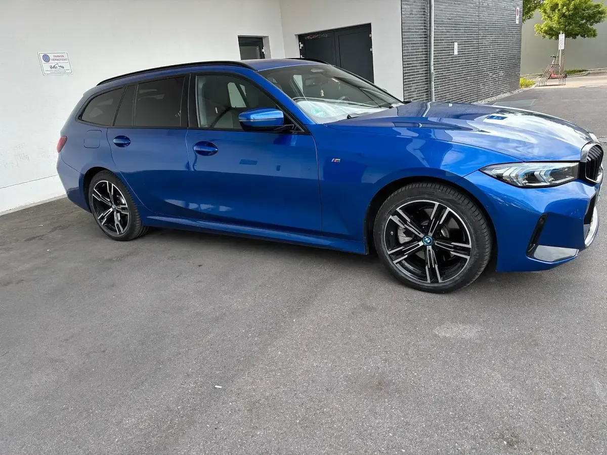 Gebraucht BMW 330e M Sport 292 PS (214 kW) 2024 Blau Kombi
