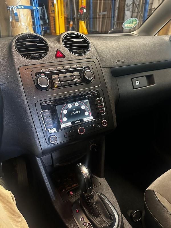 Gebraucht VW Caddy Edition 102 PS (75 kW) 2012 Weiß Van / Kleinbus