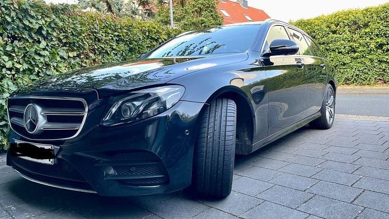 Schwarz Gebraucht 2019 Mercedes E450 Avantgarde Kombi | 32.000 € (Fairer Preis) - Bild 1/4