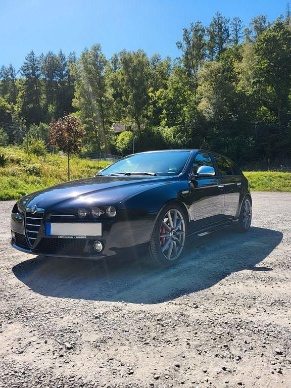 Schwarz Gebraucht 2011 Alfa Romeo 159 Turismo Limousine | 12.500 € - Bild 1/4