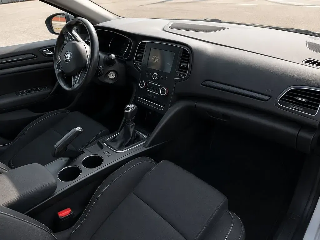 Gebraucht Renault Mégane III Experience 132 PS (97 kW) 2016 Silber Limousine