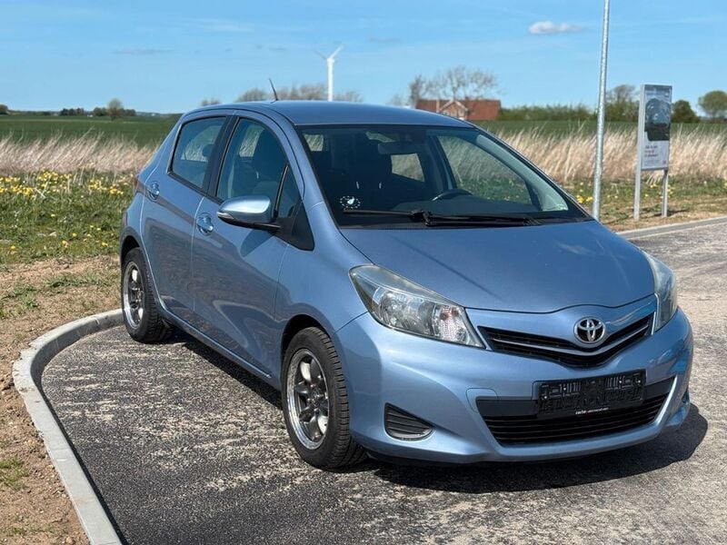 Blau Gebraucht 2012 Toyota Yaris Cool Limousine | 4.000 € (Fairer Preis) - Bild 1/4
