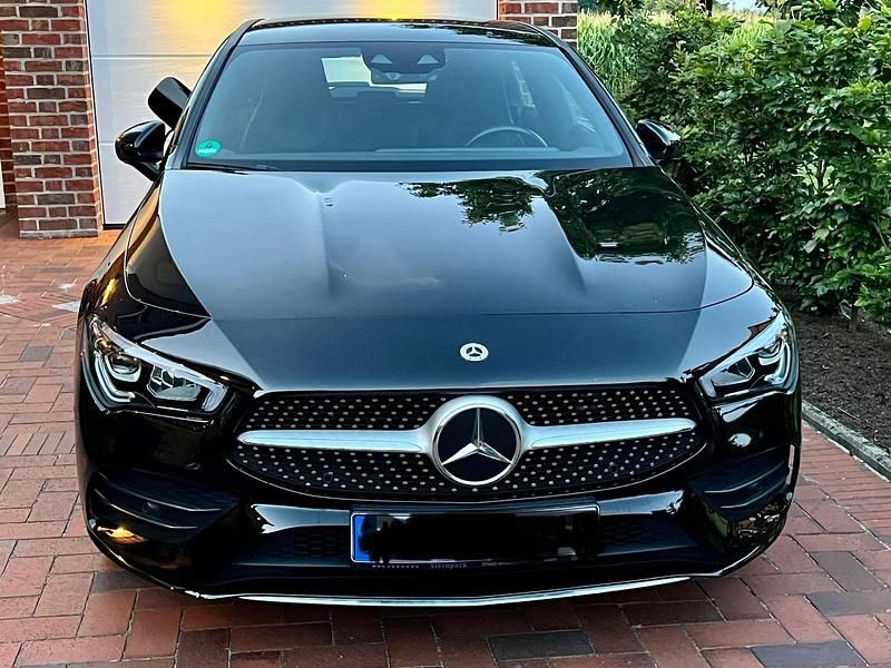 Schwarz Gebraucht 2020 Mercedes CLA250e Shooting Brake AMG Kombi | 24.950 € (Fairer Preis) - Bild 1/4