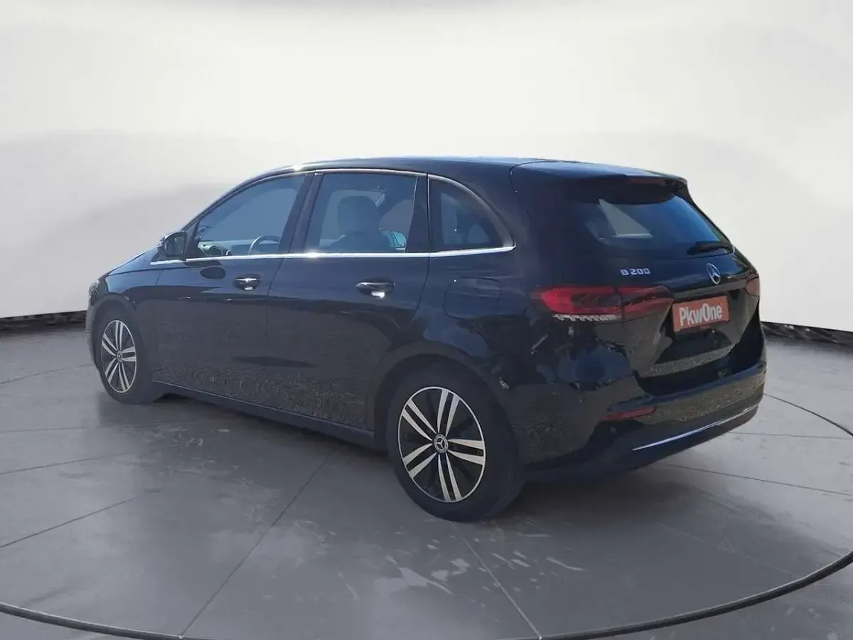 Gebraucht Mercedes B200 Style 163 PS (119 kW) 2021 Schwarz Kleinwagen