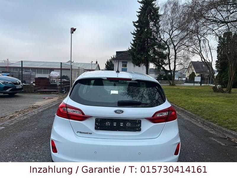 Gebraucht Ford Fiesta Trend 71 PS (52 kW) 2018 Weiß Kleinwagen
