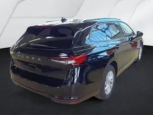 Gebraucht Skoda Superb Essence 150 PS (110 kW) 2025 Onyxschwarz metallic Kombi