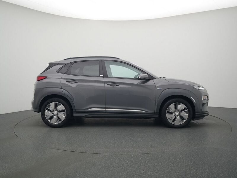Gebraucht Hyundai Kona Style 100 kW (136 PS) 2020 Grau / galaxy grey (metallic) SUV