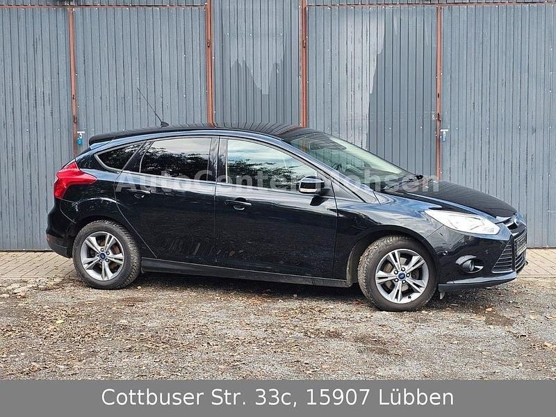 Gebraucht Ford Focus SYNC Edition 125 PS (91 kW) 2014 Schwarz Limousine