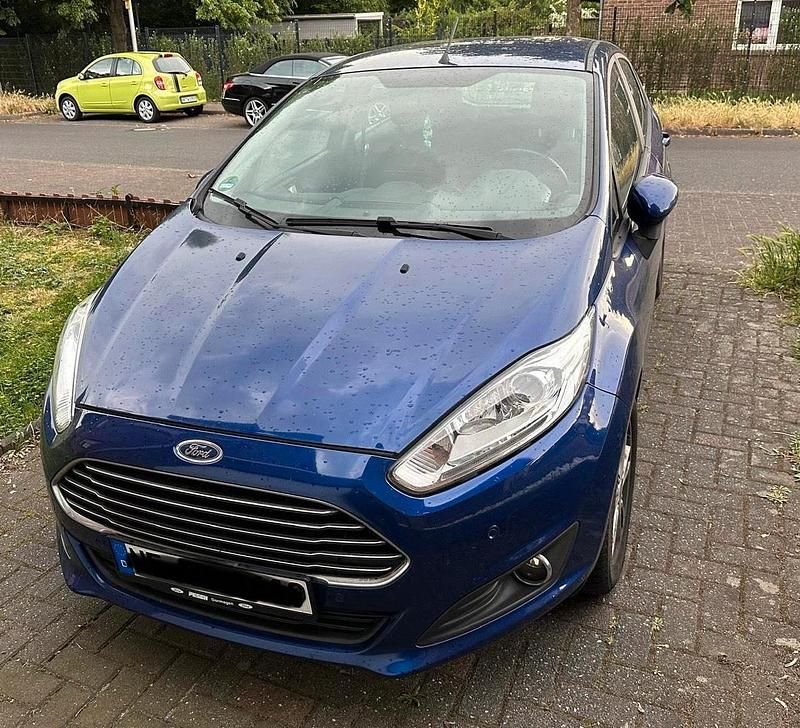 Blau Gebraucht 2016 Ford Fiesta Limousine | 6.000 € (Fairer Preis) - Bild 1/4