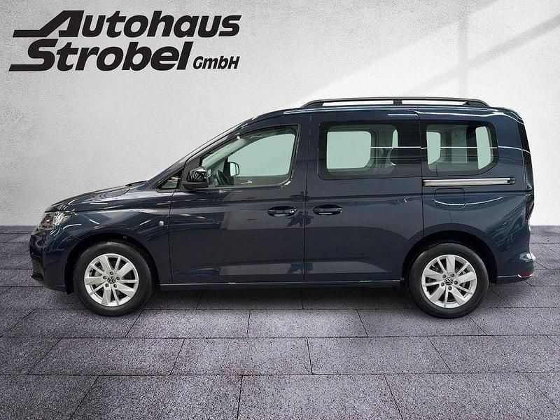 Gebraucht VW Caddy Life 102 PS (75 kW) 2023 Starlight blue metallic Van / Kleinbus