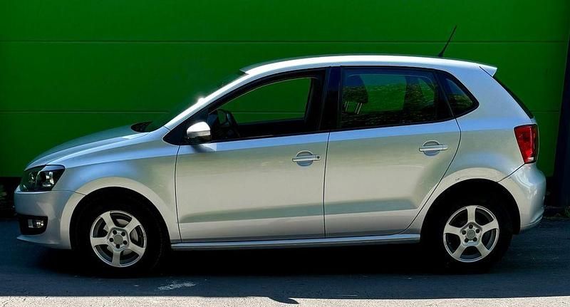 Gebraucht VW Polo 60 PS (44 kW) 2010 Silber Limousine