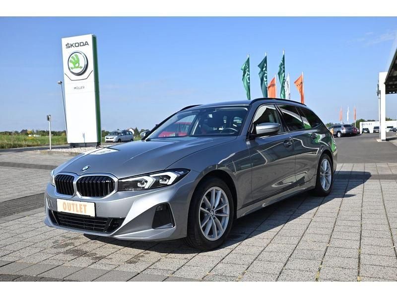 Grau Gebraucht 2023 BMW 320 Shadowline Kombi | 33.990 € (Fairer Preis) - Bild 1/4