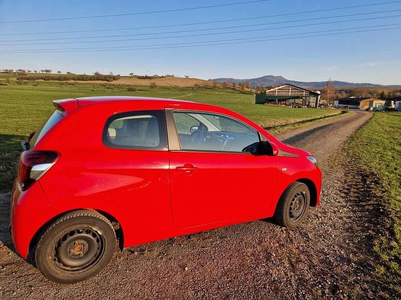 Gebraucht Peugeot 108 Active 69 PS (50 kW) 2014 Rot Limousine