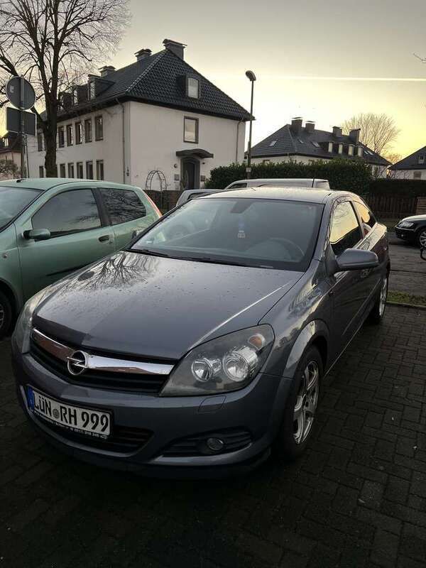 Grau Gebraucht 2006 Opel Astra Cosmo Coupé | 1.300 € (Guter Preis) - Bild 1/4