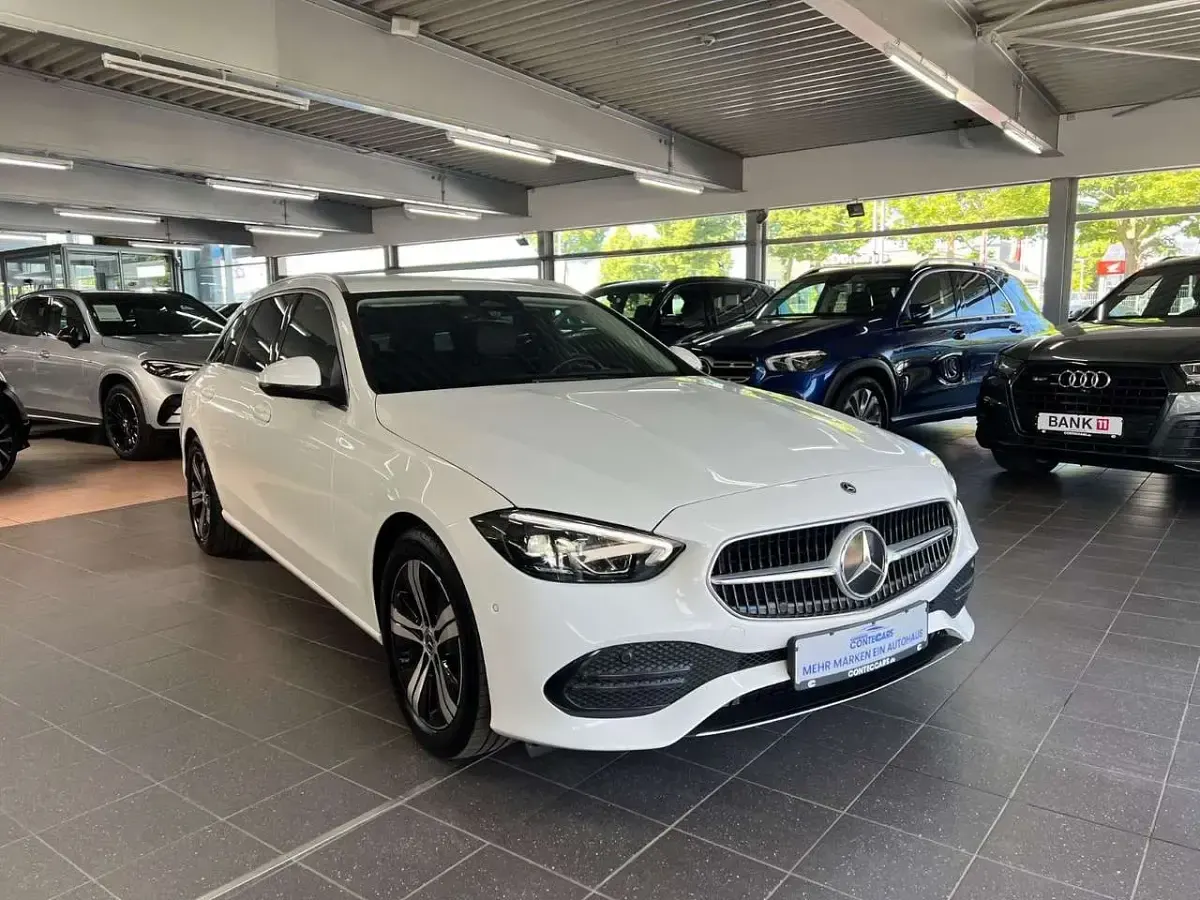 Gebraucht Mercedes C220 Advanced 197 PS (144 kW) 2023 Weiß Limousine