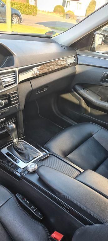 Gebraucht Mercedes E220 Elegance 170 PS (125 kW) 2011 Braun Limousine