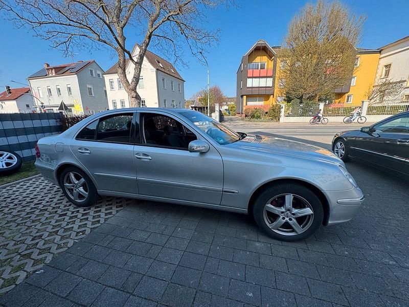 Gebraucht Mercedes E220 150 PS (110 kW) 2004 Limousine