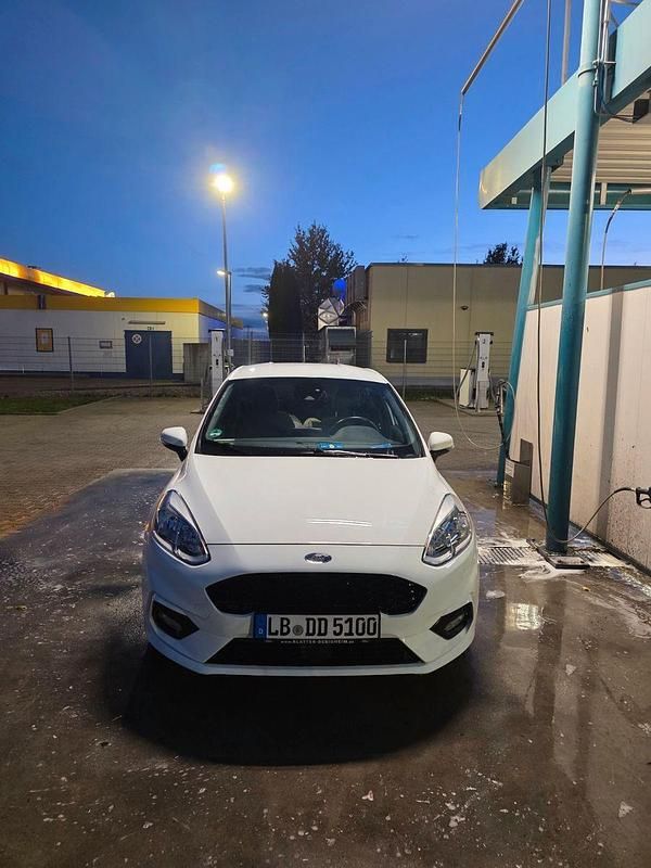 Weiß Gebraucht 2019 Ford Fiesta ST-Line Kleinwagen | 12.500 € (Fairer Preis) - Bild 1/4