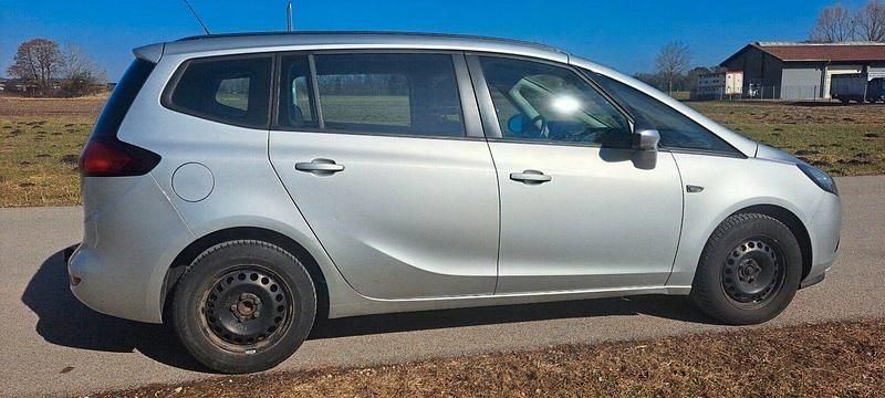 Gebraucht Opel Zafira Tourer Style 131 PS (96 kW) 2015 Silber Van / Kleinbus