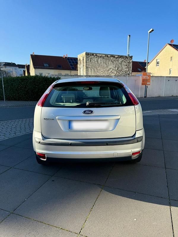 Gebraucht Ford Focus Ghia 101 PS (74 kW) 2006 Silber Kleinwagen