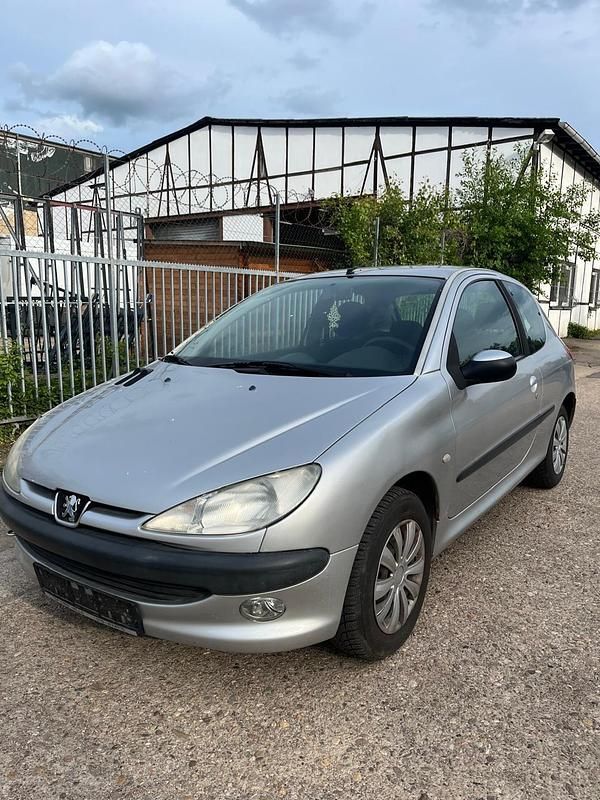 Grau Gebraucht 2006 Peugeot 206 Coupé | 600 € - Bild 1/4