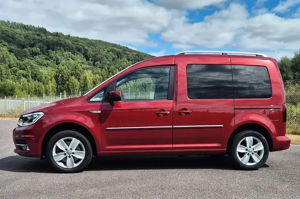 Gebraucht VW Caddy Highline 125 PS (91 kW) 2017 Rot Van / Kleinbus