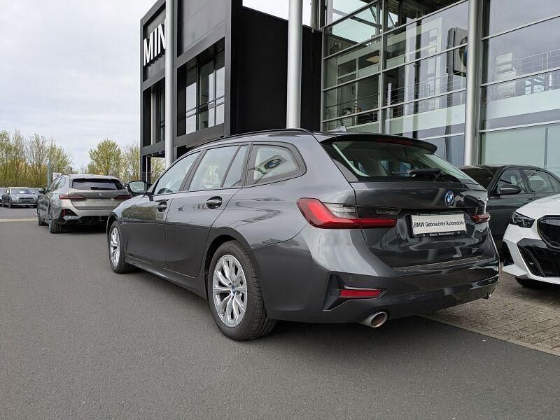 Gebraucht BMW 330e Sport Line 292 PS (214 kW) 2022 Grau Kombi