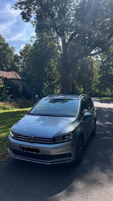 Gebraucht VW Touran Move 122 PS (89 kW) 2024 Silber Van / Kleinbus