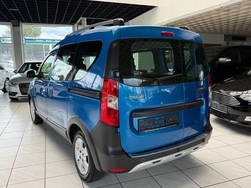 Gebraucht Dacia Dokker Celebration 116 PS (85 kW) 2019 Blau Van / Kleinbus