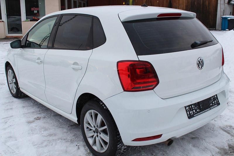 Gebraucht VW Polo Comfortline 90 PS (66 kW) 2015 Weiß Kleinwagen