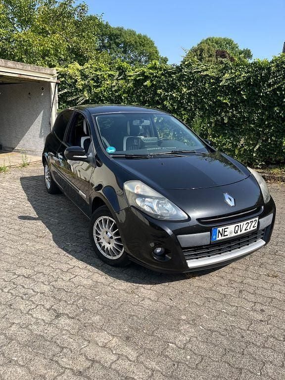 Schwarz Gebraucht 2011 Renault Clio II Dynamique Limousine | 2.750 € (Fairer Preis) - Bild 1/4