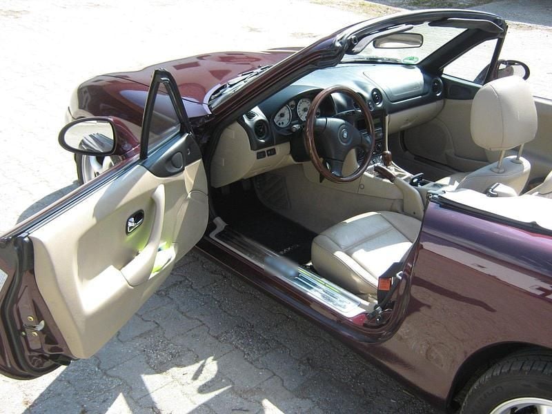 Second-hand Mazda MX5 110 CP (80 kW) 2000 Roșu Cabrio