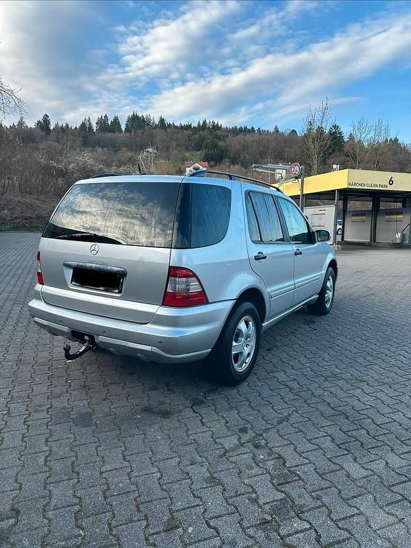 Gebraucht Mercedes ML270 160 PS (117 kW) 2004 Silber SUV